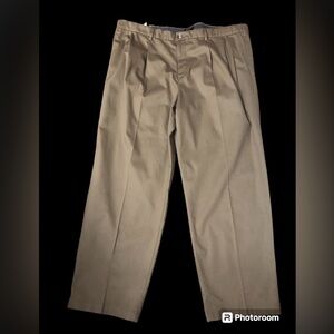Dockers Khaki Stain Defender Iron Free Pleated Pants 42x30 NWOT